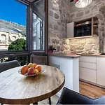 Apartament Laus *