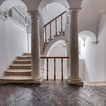 Apartament Laus *