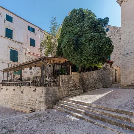 Laus Dubrovnik